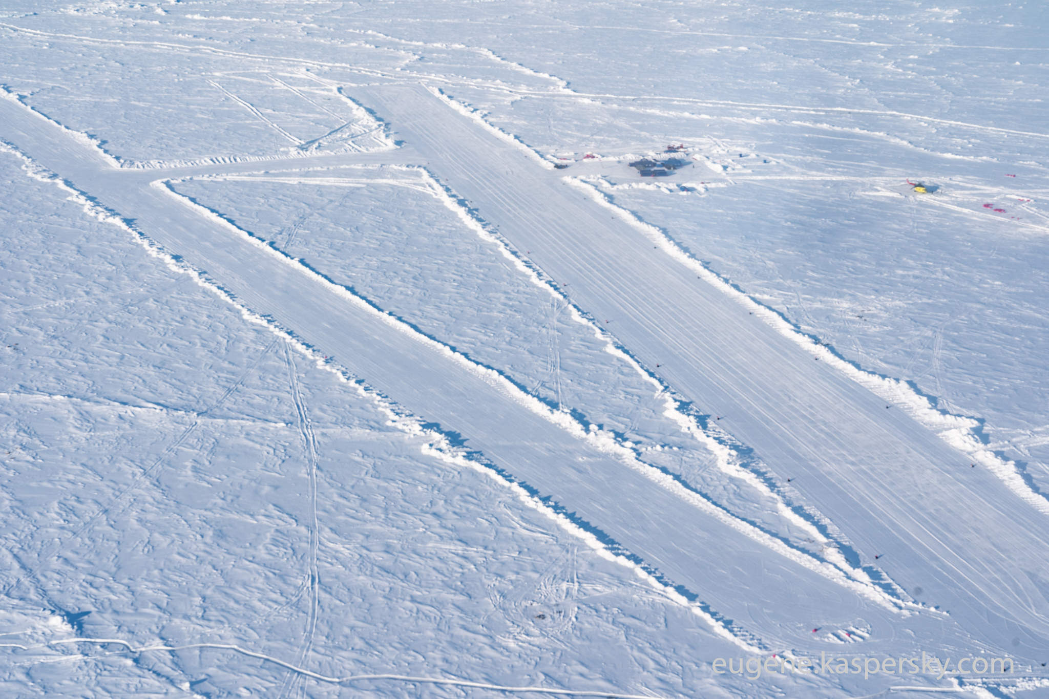 Barneo Camp (North Pole), дрейфующая станция Барнео (Северный Полюс)